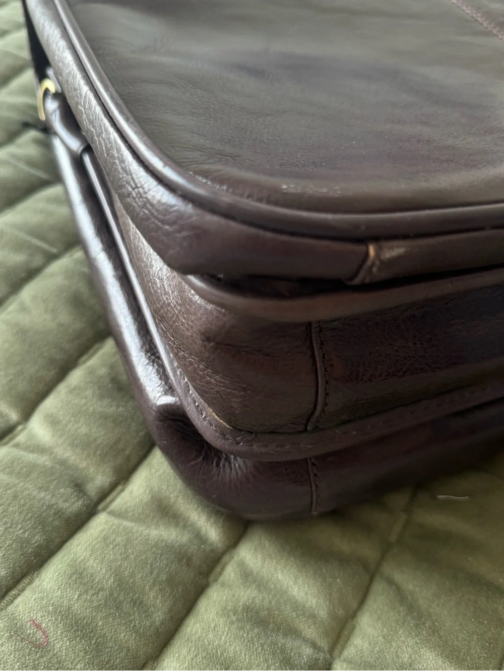Classic Men's Brown Leather Briefcase with Front Zip Pocket